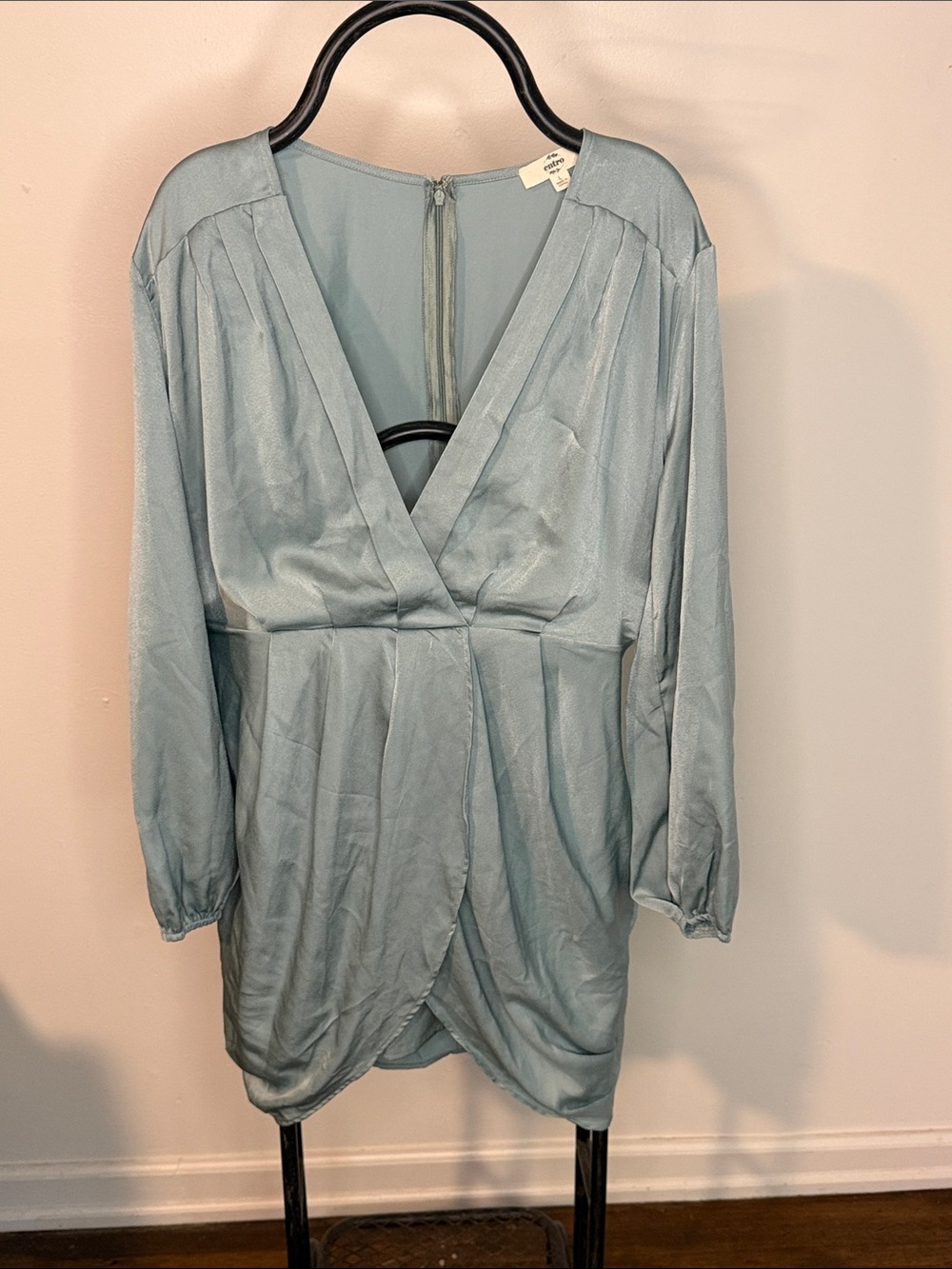 entro Sage‎ Satin-Look V-Neck Blouse